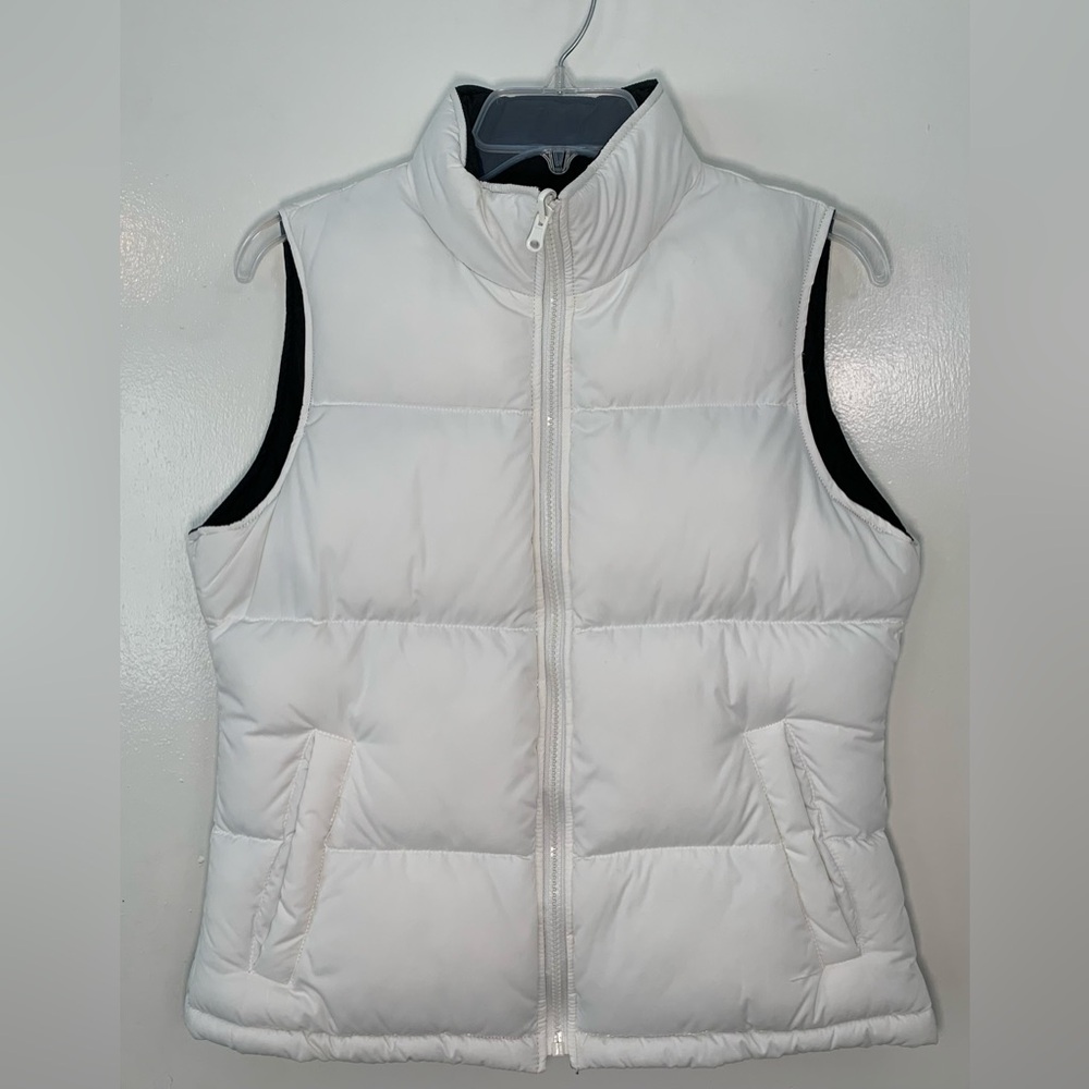 White/Black reversible puffer vest
